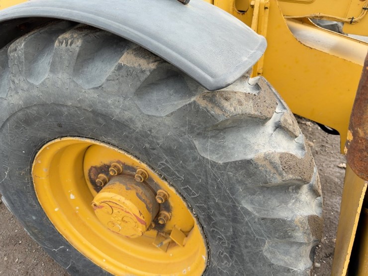 1996-caterpillar-th83-image-9