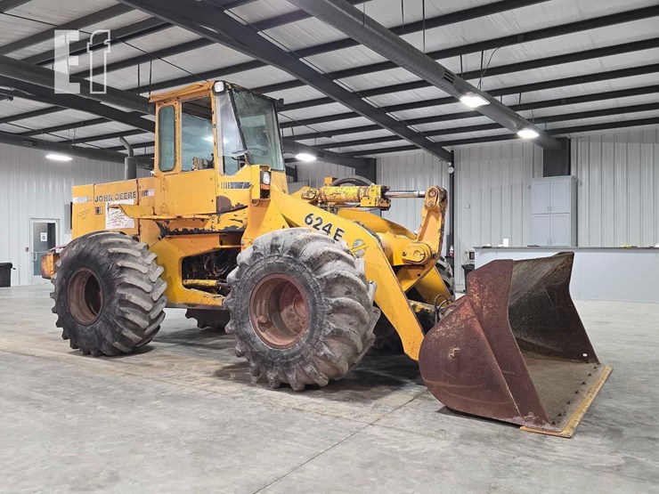 1990-deere-624e-image-2