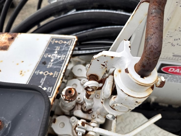 2010-massey-ferguson-8-image-59