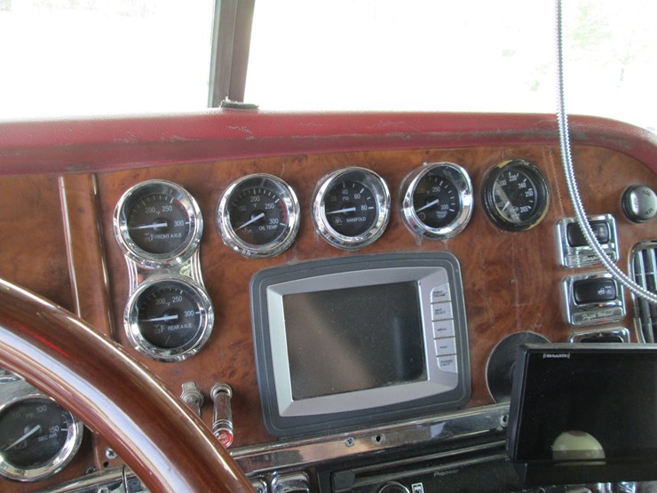 2008-peterbilt-389-image-46