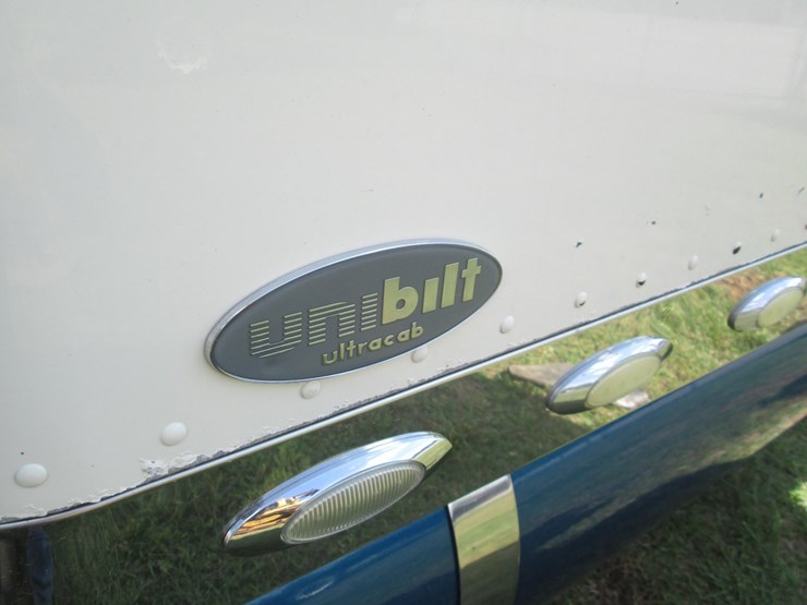 2008-peterbilt-389-image-29