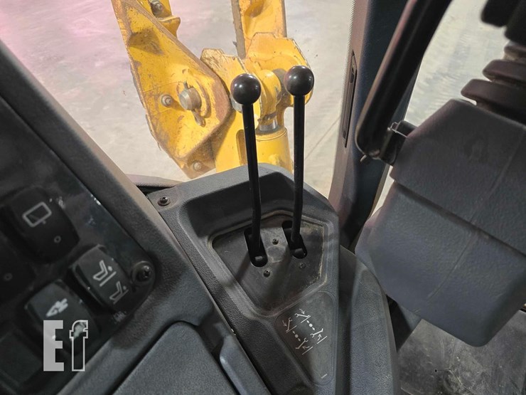 2023-deere-310-g-tier-image-25