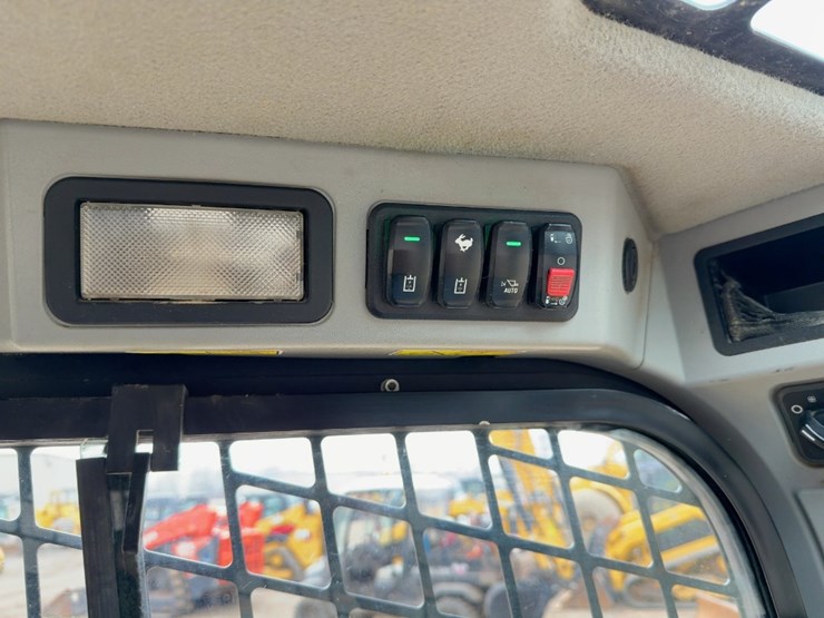 2021-caterpillar-259d3-image-24