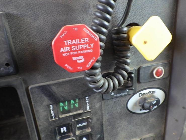 2010-peterbilt-337-image-42