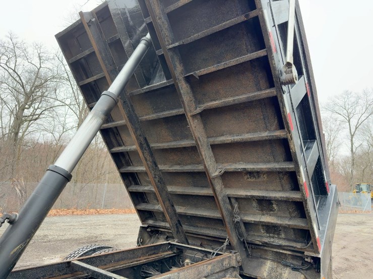 2005-kenworth-t300-image-14