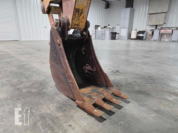 2021-caterpillar-416-image-13