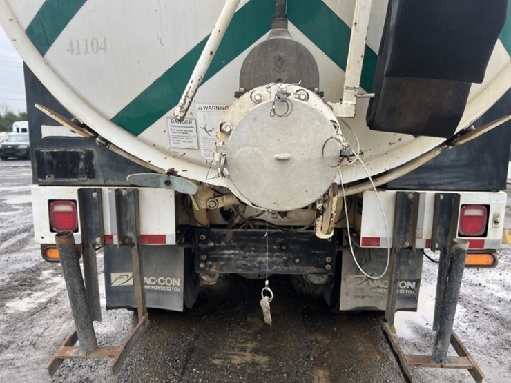 2011-freightliner-vac-con-t/a-vacuum-truck-image-19