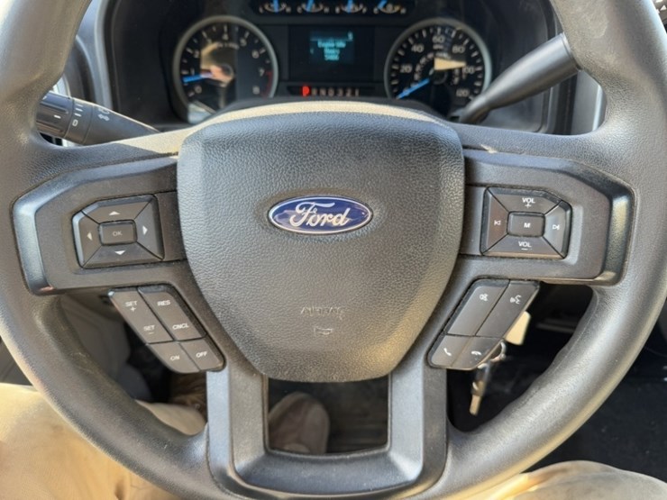 2017-ford-f150-xlt-image-33