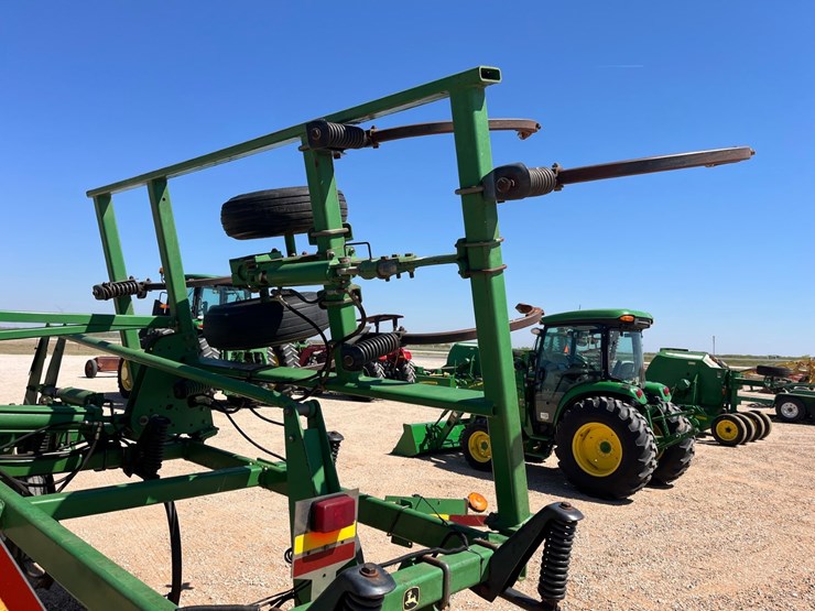 2001-john-deere-2400-image-11