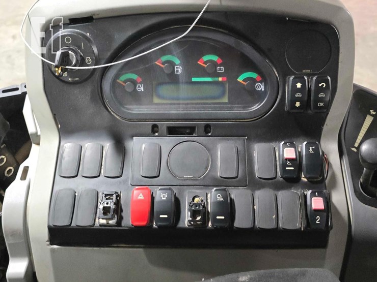 2016-caterpillar-415f2-image-25