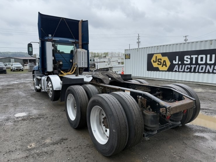 2013-mack-cxu613-tri-axle-truck-tractor-image-6