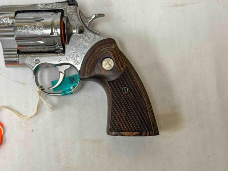 sig-sauer-pistol-image-8