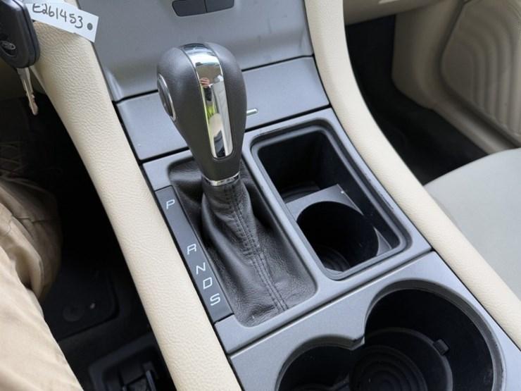 2014-ford-taurus-sedan-image-29