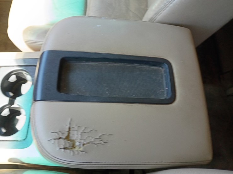 2008-chevrolet-tahoe-image-46