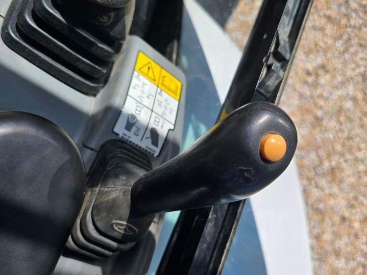 2022-bobcat-e50-image-64