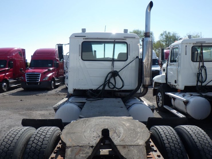 2001-mack-ch613-image-10