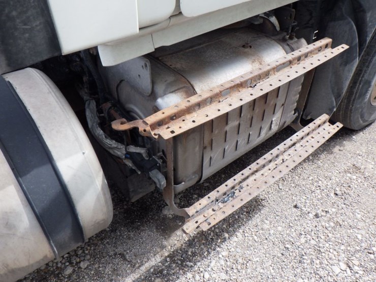 2017-freightliner-cascadia-125-image-4