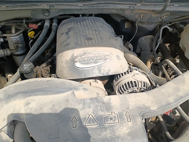 2005-chevrolet-suburban-image-24