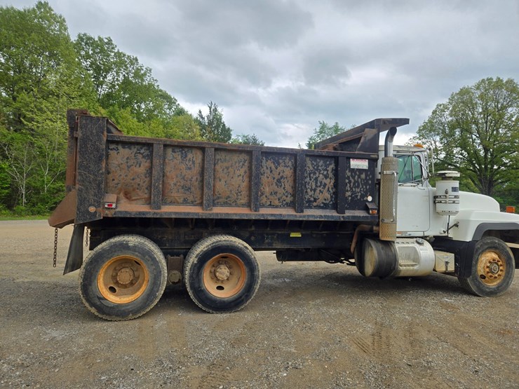 1996-mack-rd690s-image-14