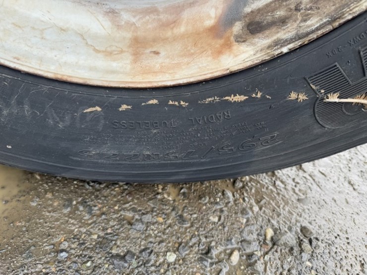 2010-kalmar-ottawa-yard-spotter-truck-image-15