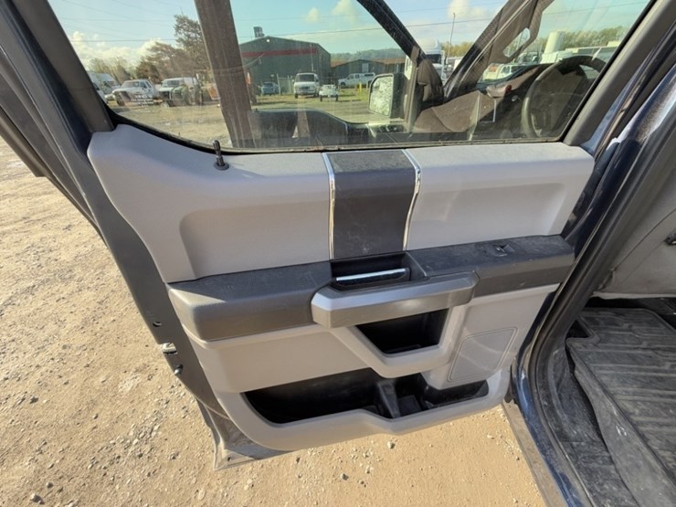 2017-ford-f150-xlt-image-24