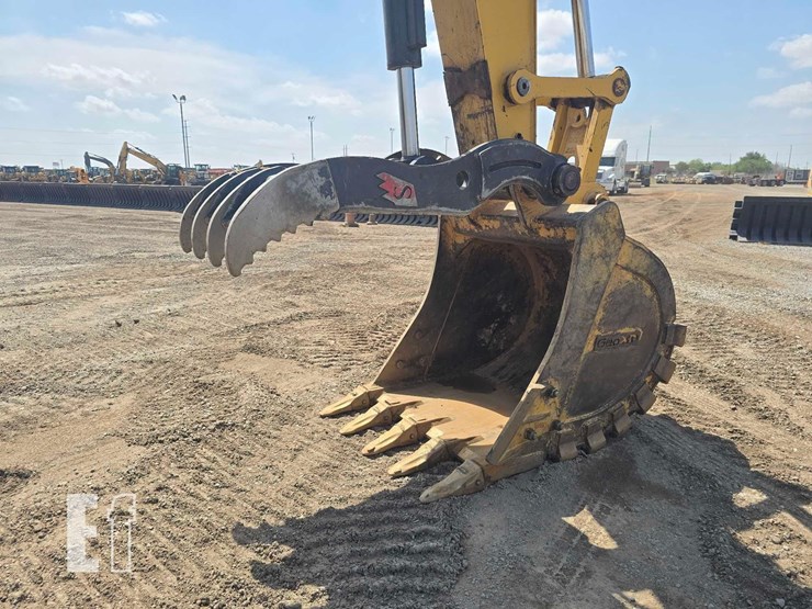 2019-caterpillar-320-image-9