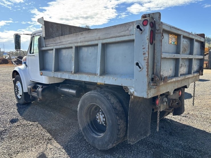 1985-international-4700-image-3