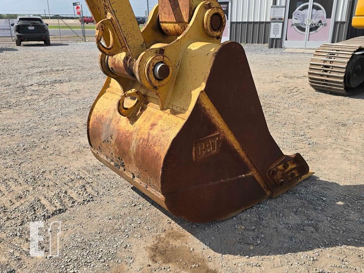 caterpillar-320gc-image-11