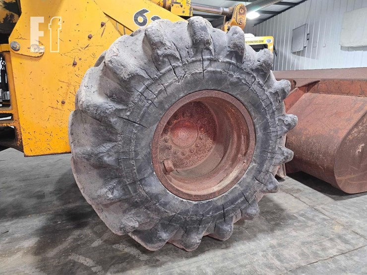 1990-deere-624e-image-23