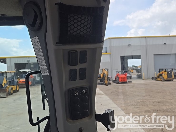 2019-caterpillar-d6-lgp-image-105