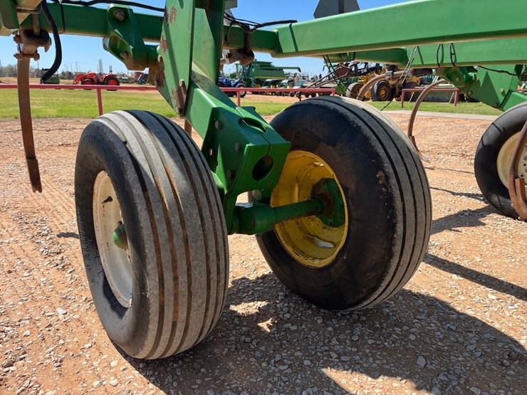 2001-john-deere-2400-image-8