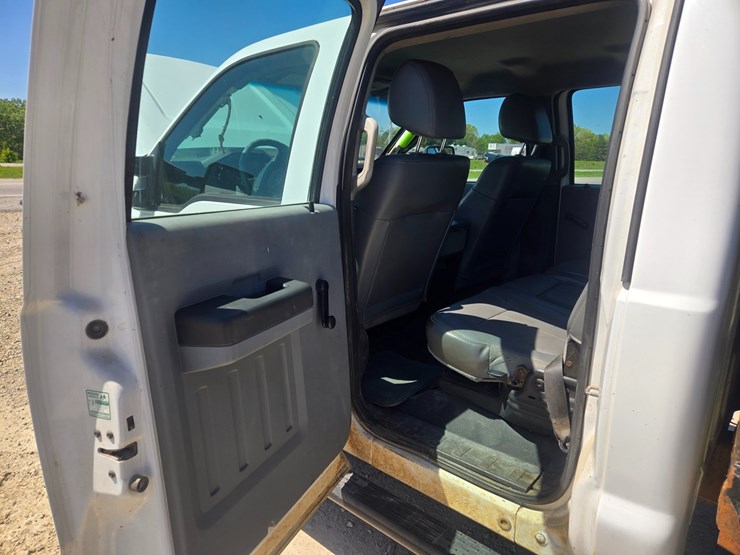 2011-ford-f350-image-46