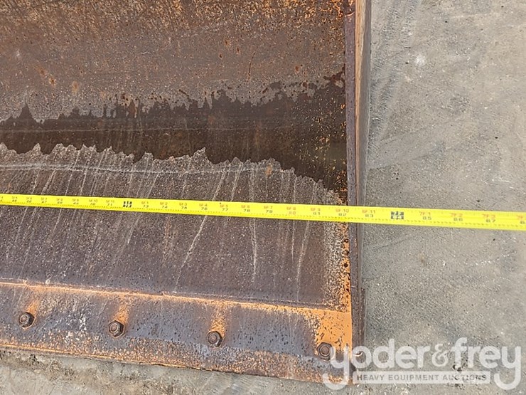 2004-case-580m-image-22