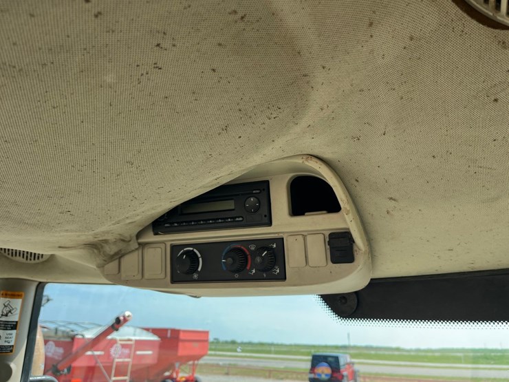 2014-john-deere-6125r-image-21