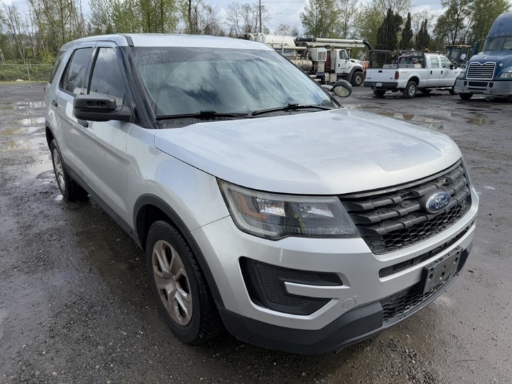 2017-ford-explorer-image-2