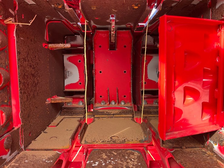 2017-massey-ferguson-1840-image-12