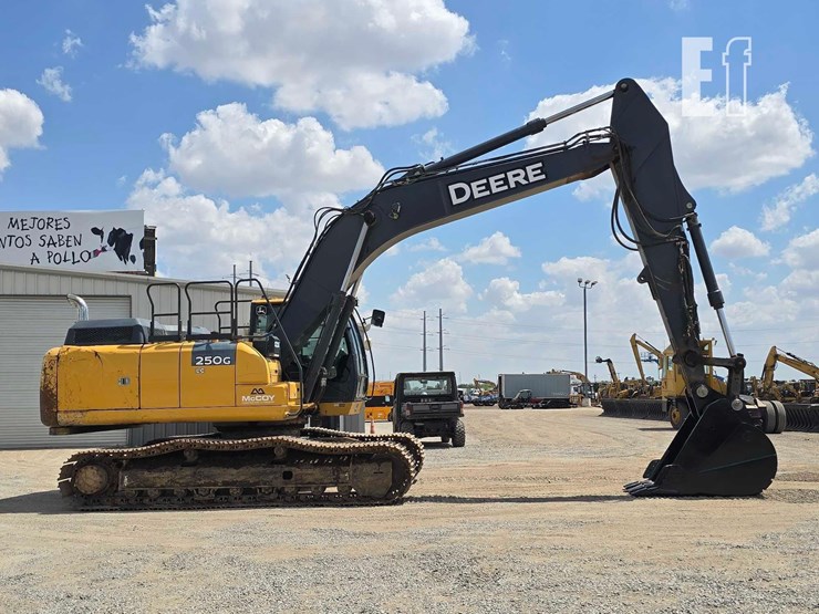 2018-deere-250g-lc-image-6