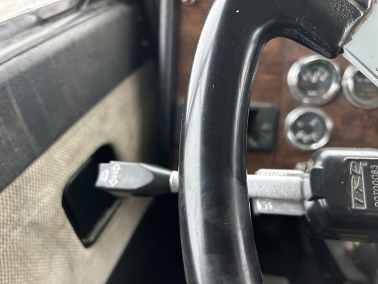 1994-peterbilt-377-image-29