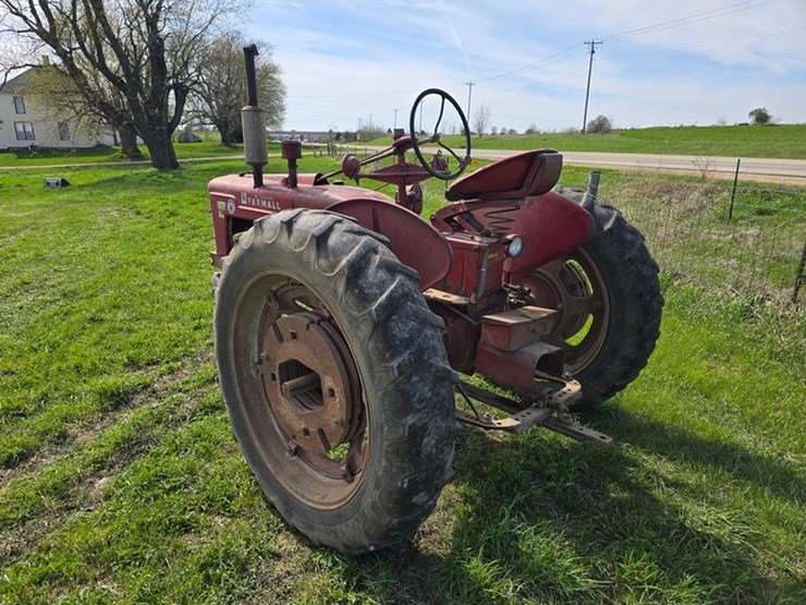 #581-•-farmall-h-tractor-image-3