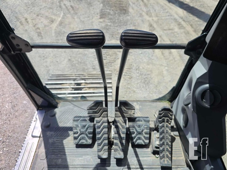 2020-caterpillar-326-image-14