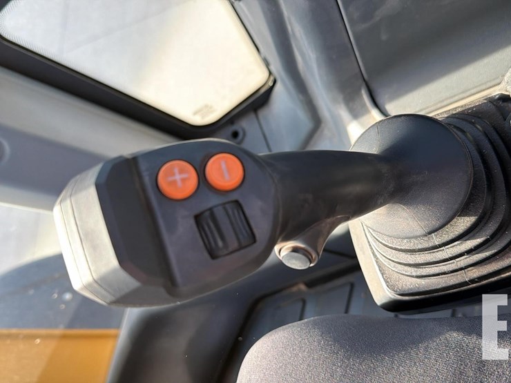 2024-deere-624-p-tier-image-13