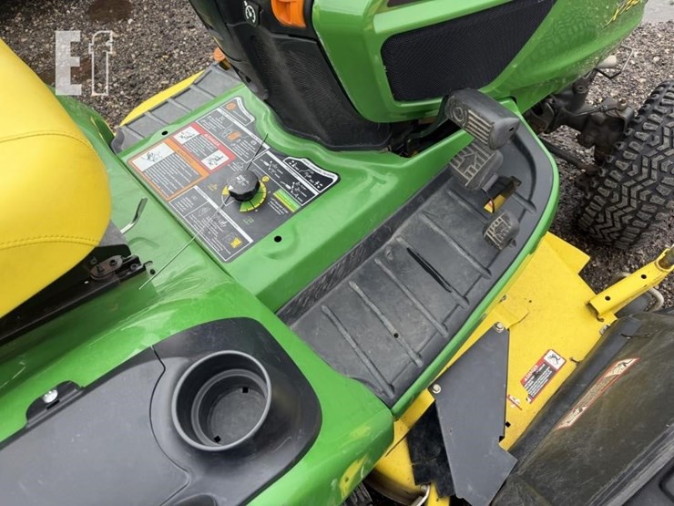 2017-john-deere-x738-image-30