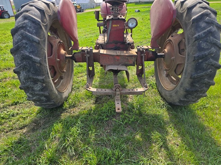 #581-•-farmall-h-tractor-image-5