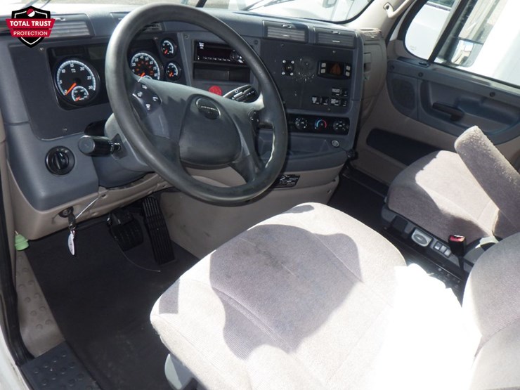 2019-freightliner-cascadia-125-image-17