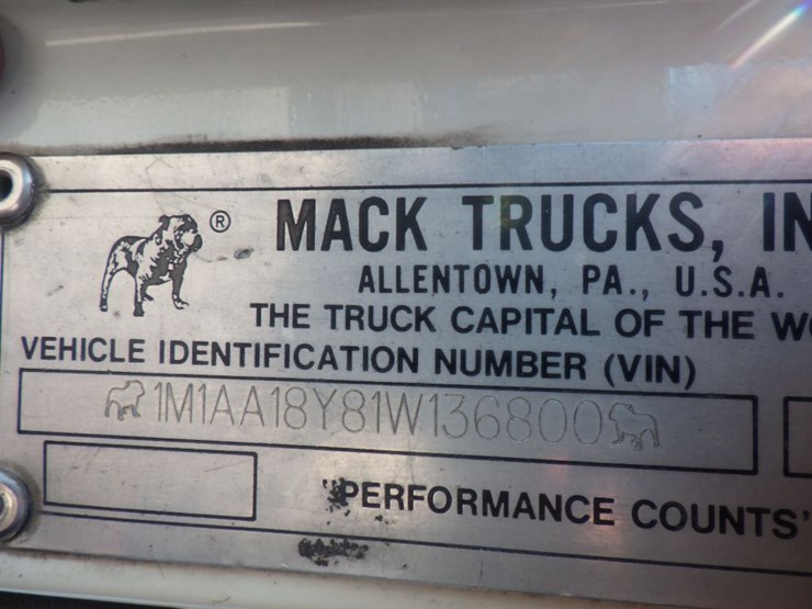 2001-mack-ch613-image-18