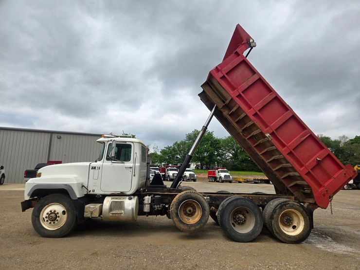 2001-mack-rd688s-image-28