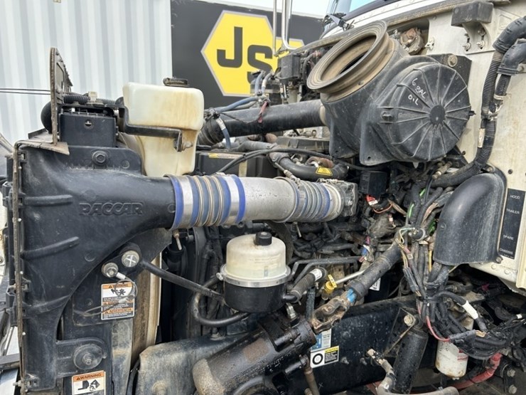 2017-peterbilt-337-image-40