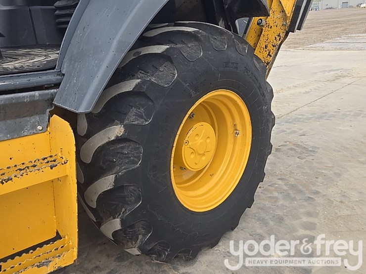 2021-deere-310sl-image-13