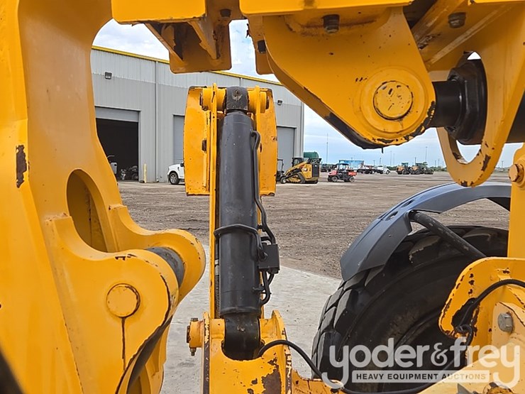 2017-jcb-510-56-image-29