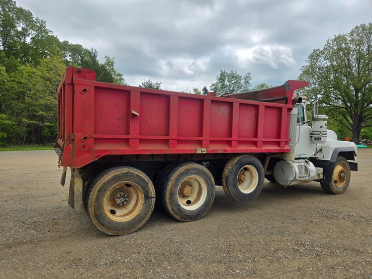 2001-mack-rd688s-image-18